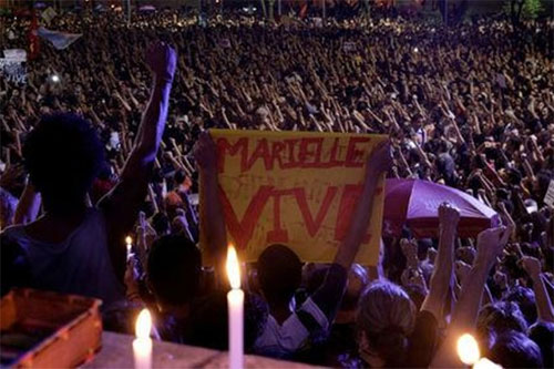 Miles de personas marchan en protesta por el asesinato de una concejal activista